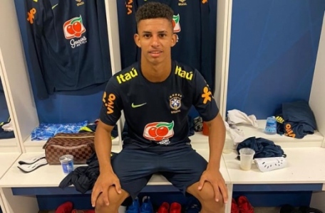 MORNO - Danilo Santos, lateral-direito do Cruzeiro e com passagens pela base da Seleção Brasileira, tem ofertas de empresários dispostos a agenciar sua carreira e oferecer uma chance de atuar no futebol europeu.