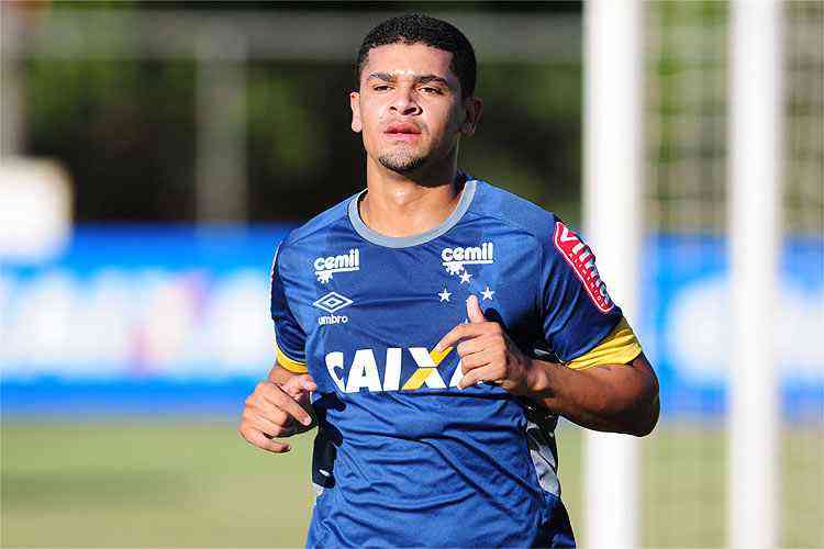 A FIFA já puniu o Cruzeiro pela dívida com o Al Wahda, pelo empréstimo de seis meses do volante Denilson. A Raposa deixou de pagar R$ 5 milhões pelo empréstimo do jogador e vai começar a Série B com menos seis pontos.