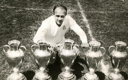 Di Stéfano: Com 49 gols em 58 partidas, Di Stéfano jogou a Champions somente pelo Real Madrid, clube onde se tornou ídolo.