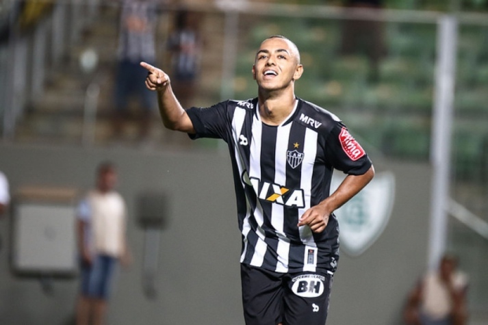 FECHADO - O Atlético-MG rescindiu o contrato do meia Dodô, de 25 anos. O acordo entre clube e jogador terminaria no fim deste ano e as partes resolveram por antecipar o fim do vínculo. Ele estava emprestado ao futebol árabe.