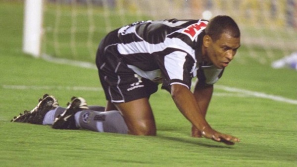 Companheiro de Túlio no título brasileiro de 1995, Donizete também passou pelo Botafogo mais de uma vez. Entre 89 e 90, o atacante já havia defendido o Glorioso, mas logo se transferiu para o México. O retorno ao Brasil veio com o título de 95, mas depois o Pantera vestiu outras camisas, como as de Corinthians, Cruzeiro, Vasco e Benfica, antes de voltar ao Alvinegro em 2000.