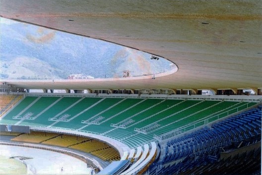 Na mesma reforma, foram colocadas 50 mil cadeiras verdes e amarelas, como setor popular e cadeiras brancas, com melhor visão para o campo. Foi feita a construção de 98 camarotes no anel superior do estádio. Com isso, o Maracanã perderia o título de maior do mundo 