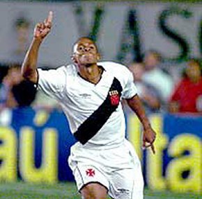 Ely Thadeu - estreou em 2001 - 67 jogos e 12 gols pelo Vasco - Encerrou a carreira em 2014