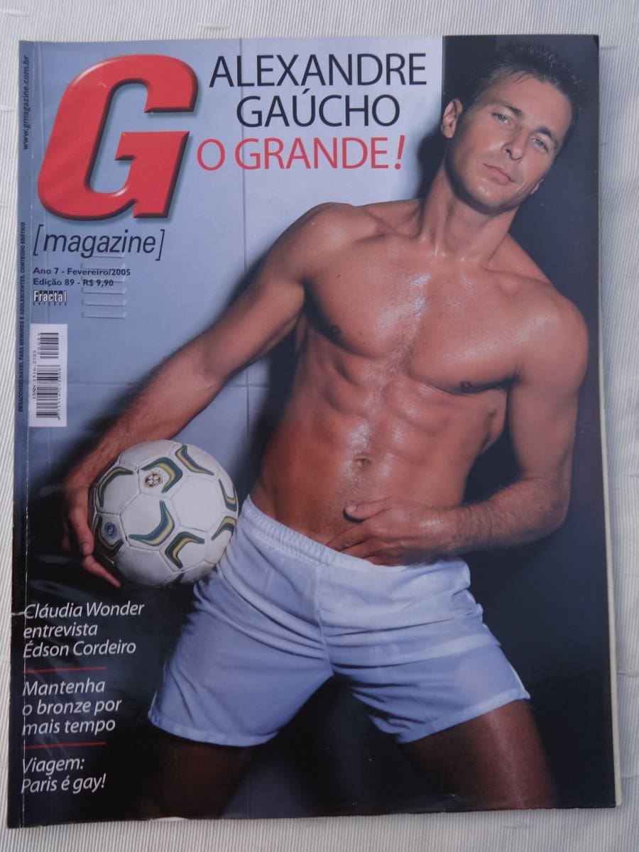 Com passagem de destaque pelo Grêmio e campeão da Libertadores com o clube em 95, Alexandre Gaúcho foi capa em 2005.