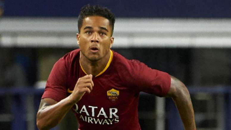 MORNO - O Arsenal tem interesse em contratar o atacante Justin Kluivert, da Roma, para a próxima temporada. Há duas temporadas no clube italiano, o jogador não rendeu o esperado e pode mudar de ares.