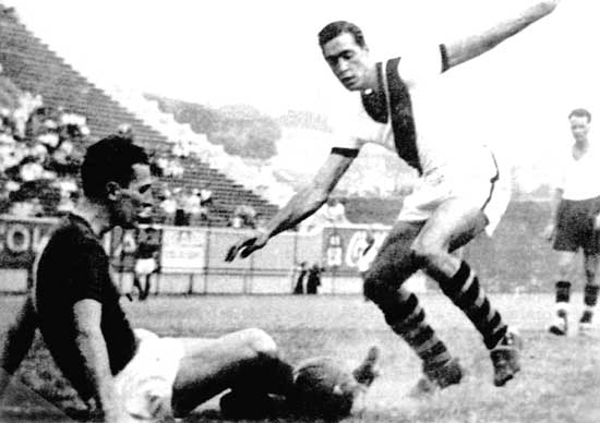 09/06/1949 - Vasco 5x0 Rapid Viena-AUT - Gols do Vasco: Heleno de Freitas (foto) (3) e Ademir Menezes (2)