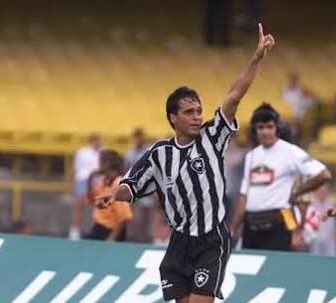 O meia Sérgio Manoel, destaque pelas cobranças de faltas precisas,  segue até hoje com forte identificação com o Glorioso. Encerrou a carreira em 2009 pelo Botafogo-DF.  Atualmente vive nos Estados Unidos, mas se ofereceu para substituir Valdir Espinosa como gerente de futebol do clube