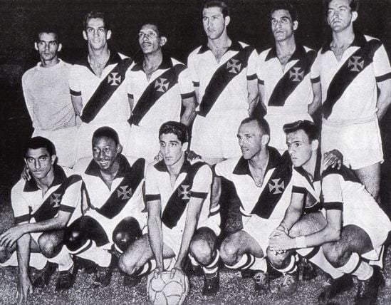 Vasco-Santos 6 x 1 Belenenses 19/6/1957 - Aquela foi a primeira de três partidas que o Rei do Futebol jogou com a camisa do clube que torce. Na ocasião, um combinado do Vasco com o Peixe disputava um torneio amistoso.