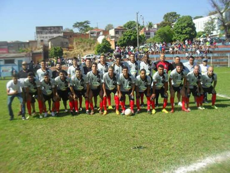 União Bandeirante - Tradicional clube do Paraná, encerrou suas atividades em 2006 em virtude das dificuldades financeiras. Ao longo de sua história, foi vice-campeão paranaense por cinco vezes e revelou o atacante Brandão e o goleiro Fábio, atualmente no Fluminense..