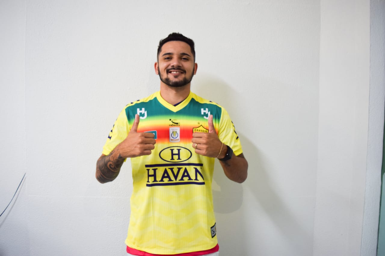 FECHADO - O Brusque acertou a contratação do centroavante João Luiz da Silva Neto, mais conhecido como Johnny, que estava no Santo André, líder do Campeonato Paulista. O novo reforço chega por empréstimo junto ao Linense, clube que detém seus direitos, até dezembro de 2020.