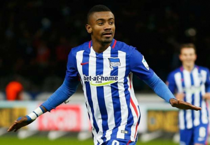 O marfinense Salomon Kalou está de malas prontas para o Brasil para atuar no Botafogo. Relembre outros africanos que passaram pelo futebol brasileiro nos últimos anos. 