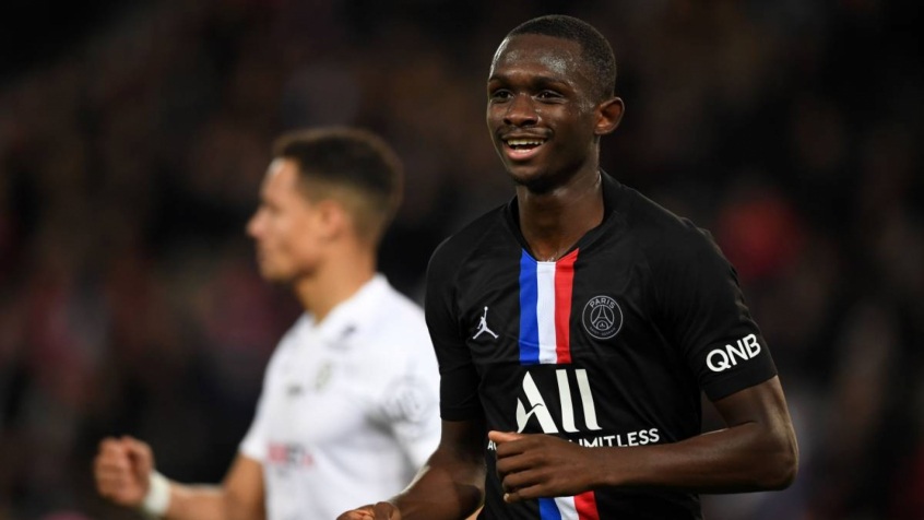 MORNO - O Real Madrid mira Tanguy Kouassi, zagueiro de apenas 17 anos do Paris Saint-Germain, de acordo com o portal “Le10Sport”. O atleta termina seu contrato no final deste mês, mas deseja renovar e firmar seu primeiro vínculo como profissional na França. 