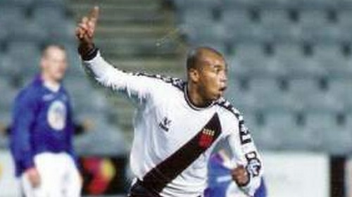 Léo Macaé - estreou em 2001 - 38 jogos e 3 gols pelo Vasco - Encerrou a carreira no Serra Macaense em 2013