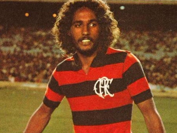 26/05/1977 - Flamengo 7 x 1 Volta Redonda - Gols do Flamengo: Luisinho Lemos (foto) (3), Zico (2), Carpegiani e Osni