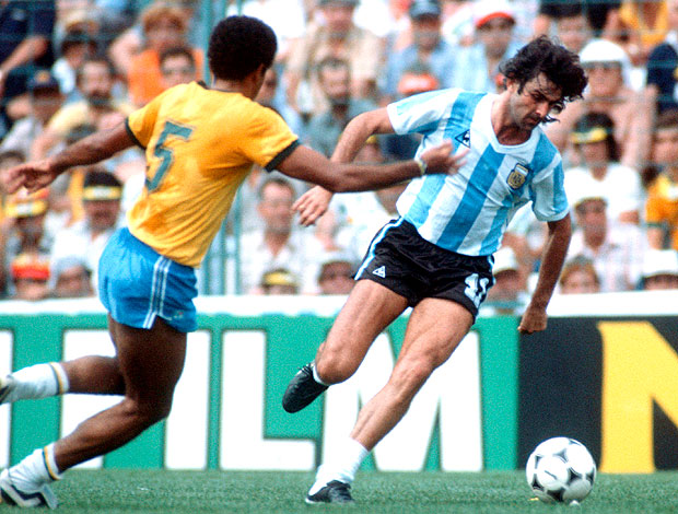 Artilheiro e campeão da Copa do Mundo de 1978 pela Argentina, Mário Kempes esteve no Maracanã com sua seleção dois anos antes. Na ocasião, pela Copa Rocca, os brasileiros venceram por 2 a 0 com gols de Lula e Neca