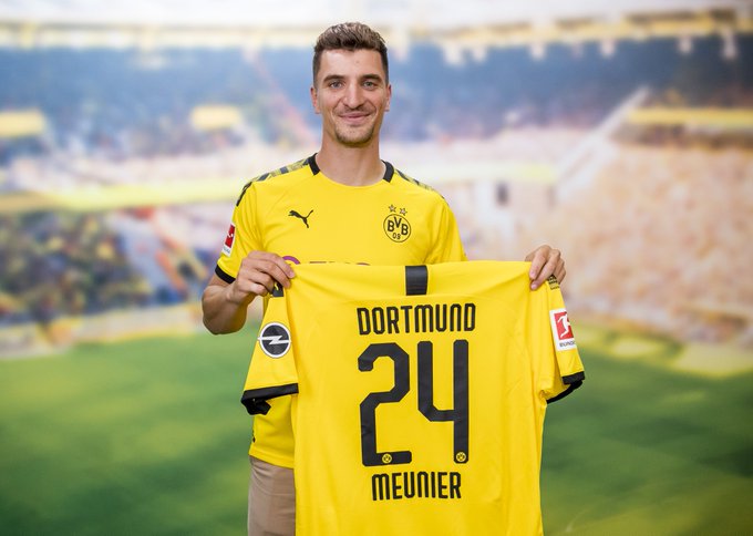 FECHADO - Meunier foi anunciado nesta quinta-feira como novo reforço do Borussia Dortmund. O lateral-direito, que estava no PSG, assinou com o clube alemão até 30 de junho de 2024.