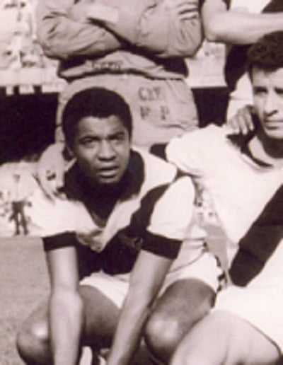 9º - Nei - 32 gols - Um dos principais atacantes do Vasco na década de 60 e inícios dos anos 70, Nei é pai de Dinei, que brilhou com a camisa do Corinthians nos anos 90.