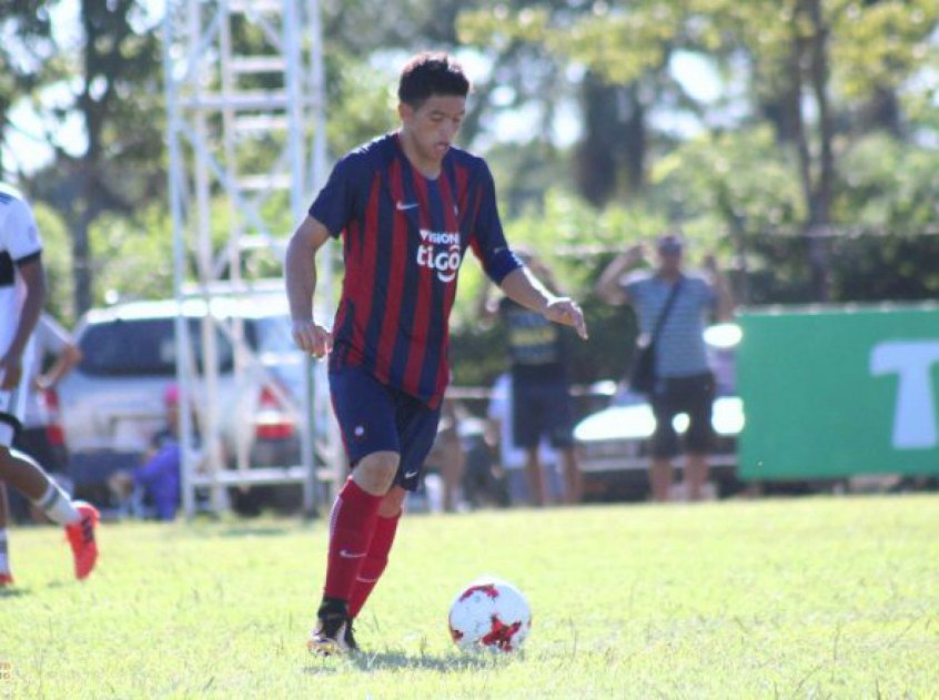 O atacante Fernando Ovelar estreou pelo Cerro Porteño em 2018, quando tinha apenas 14 anos. marcou um dos gols no empate por 2 a 2 diante do arquirrival Olimpia. Atualmente, está no elenco da equipe paraguaia. 