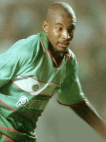  Do time titular que eliminou o Corinthians na Libertadores de 1999, o Palmeiras teve seis mudanças: Rogério, Roque Júnior e Euller, que estavam no elenco um ano antes, e Argel, Pena (foto) e Marcelo Ramos, que chegaram depois.