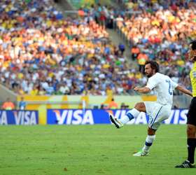 Em 2013, o Maracanã foi uma da sedes da Copa das Confederações. Logo no primeiro jogo do estádio, o duelo entre México e Itália. Pirlo abriu o placar em cobrança de falta.