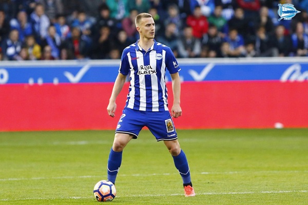 ESQUENTOU -  O Flamengo tem no zagueiro Rodrigo Ely um alvo definido e com boas possibilidades de acerto, já que o atleta de 27 anos se empolgou com a proposta recebida e está sem clube depois de atuar por cinco temporadas no Alavés, da Espanha.