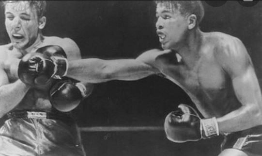Boxe - Sugar Ray Leonard x Jake LaMotta - Sexta, 23h ESPN - Você poderá rever uma luta de dois dos dez maiores pugilistas de todos os tempos. Eles se enfrentaram cinco vezes na carreira nos anos 50 e 60. Quem curte boxe não pode perder.