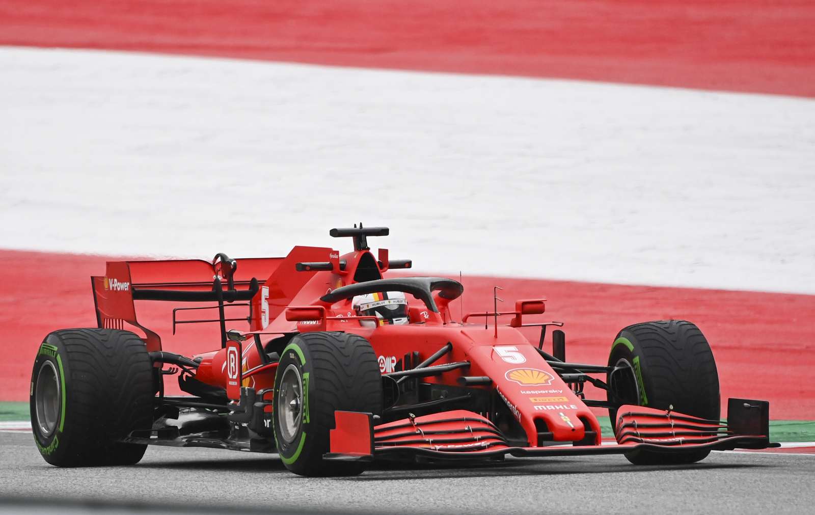 Sebastian Vettel, que sairá da Ferrari no fim da temporada, foi o 4º colocado no primeiro dia