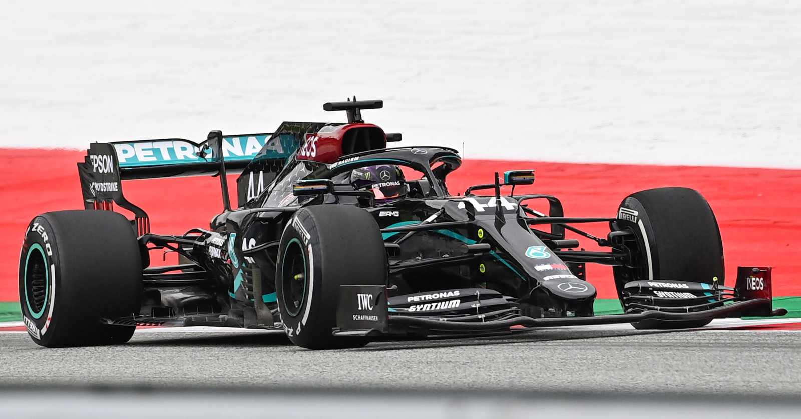 O novo carro da Mercedes foi a sensação do dia no Red Bull Ring