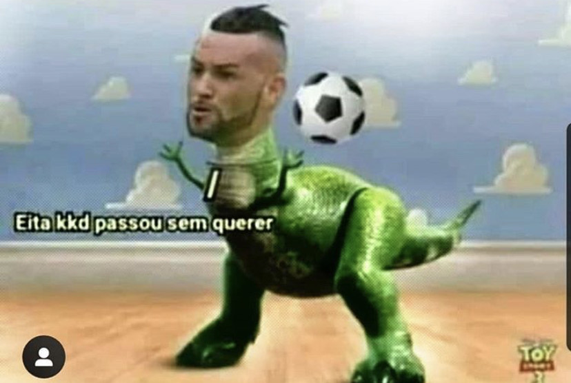 Memes: Frango de Weverton e grande partida de Cássio foram os destaques nas zoeiras do Dérbi