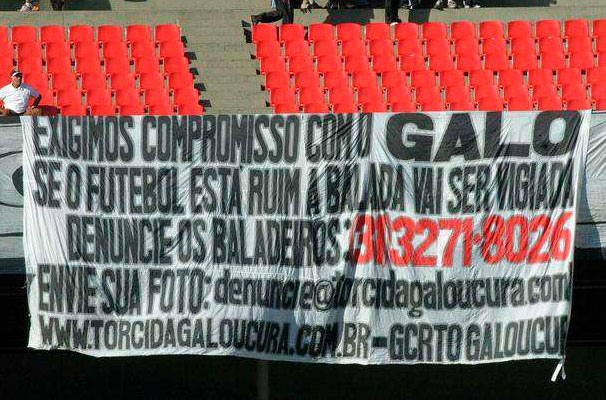 'Disque Denúncia de Baladeiros': torcedores do Galo protestaram contra jogadores em 2005, ano do rebaixamento no Brasileirão