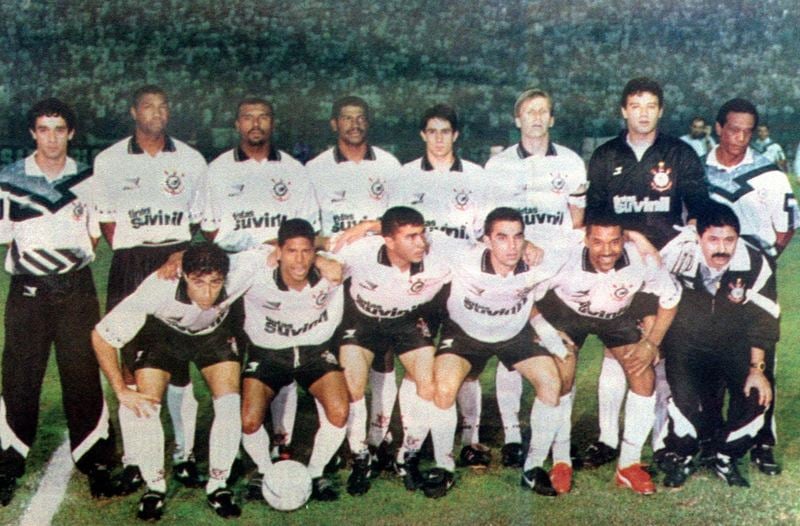 21 de junho de 1995 - Corinthians conquista a Copa do Brasil de 1995 ao bater o Grêmio na decisão.