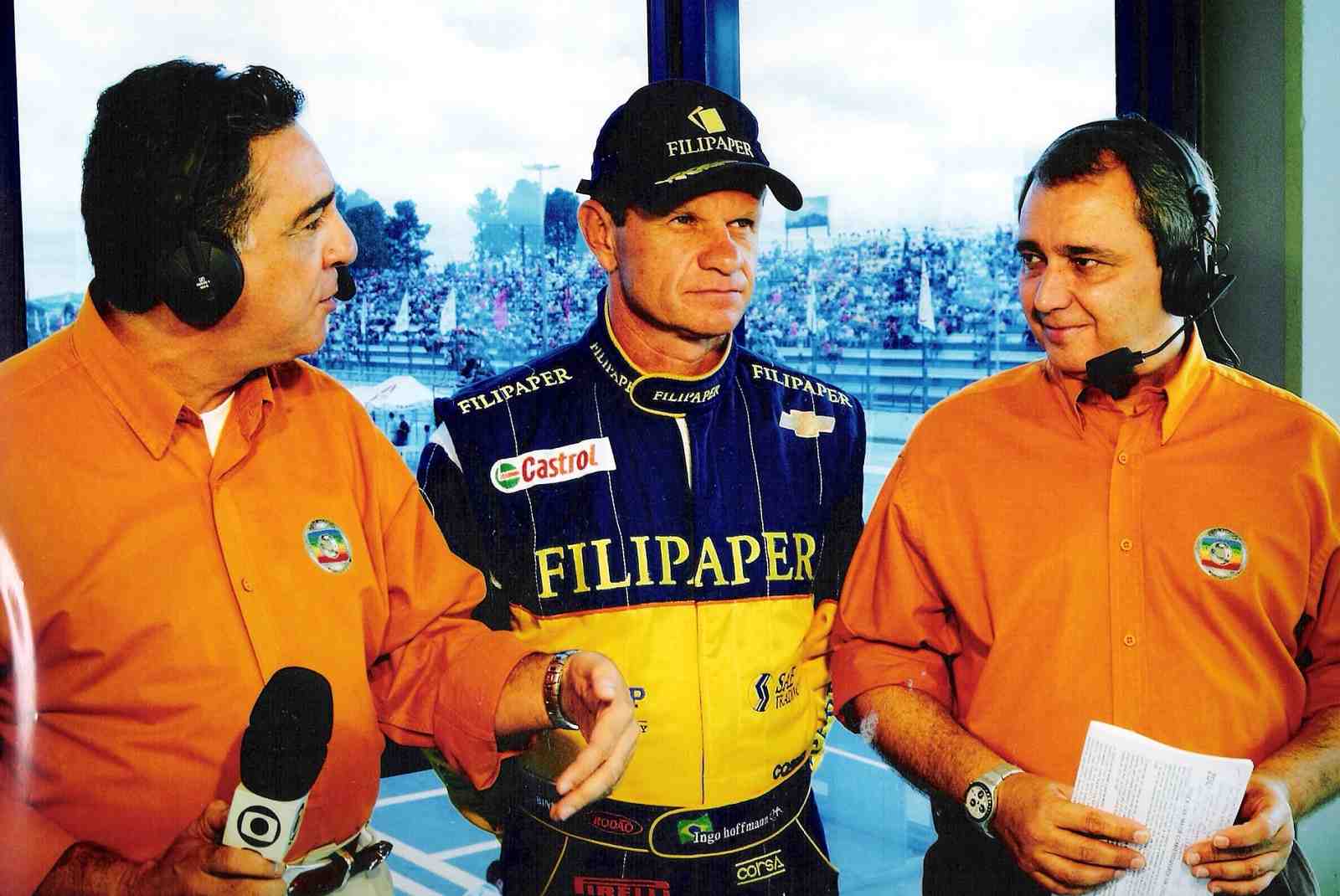 Entretanto, não se limitou apenas a Fórmula 1: também narrou Stock Car. Na foto, com Ingo Hoffmann e Reginaldo Leme