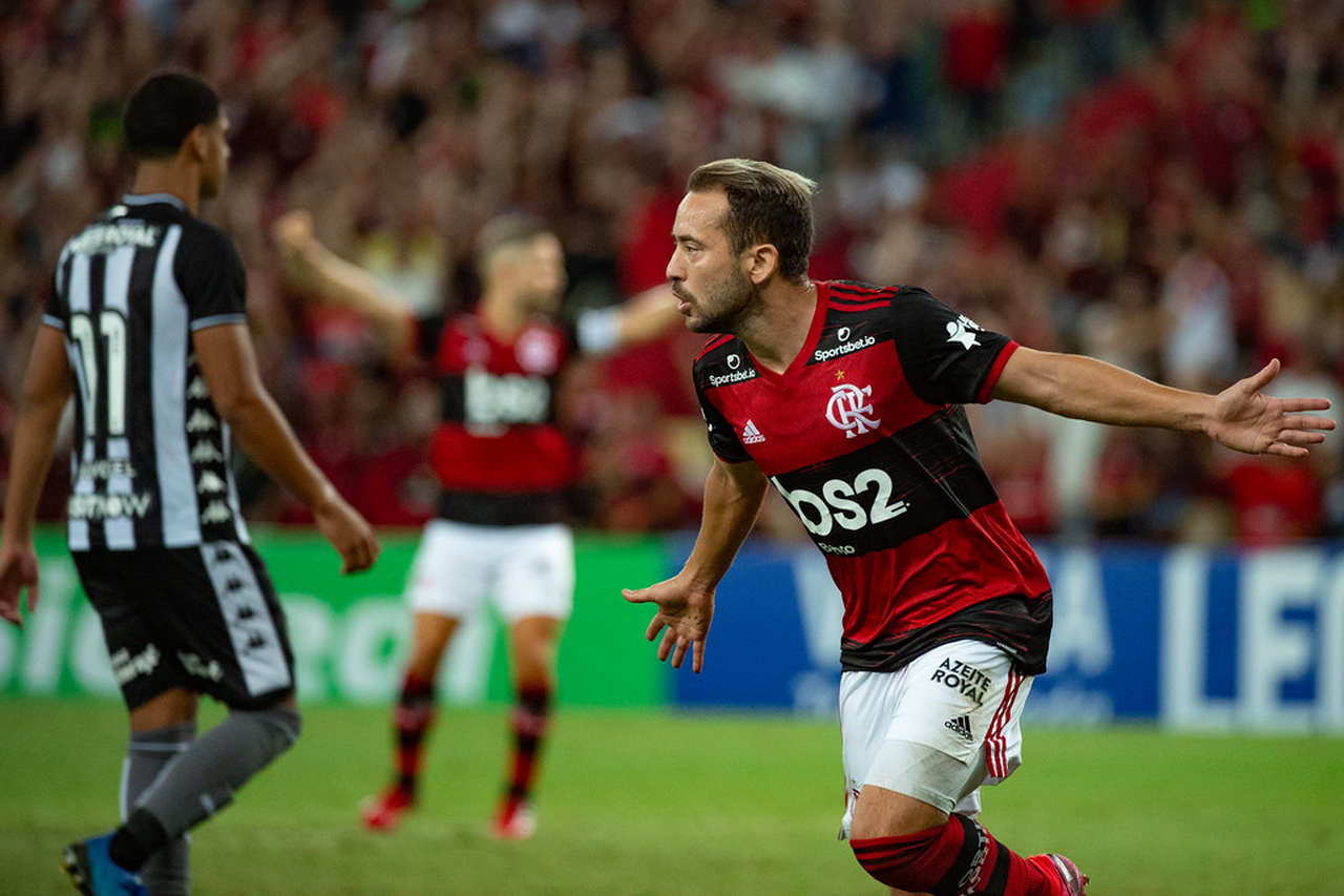 Diego Alves; João Lucas, Gustavo Henrique, Léo Pereira e Renê; Willian Arão, Diego e Everton Ribeiro; Michael, Bruno Henrique e Gabigol (Entraram: Thiago Maia, Berío e Vitinho) - Técnico: Jorge Jesus