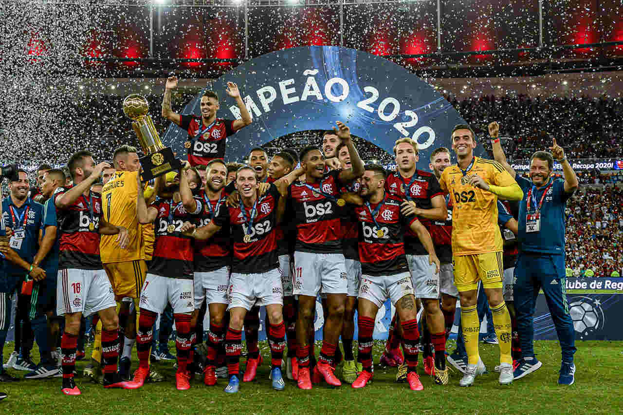 2020 - Com a mesma base da equipe multicampeã, o Flamengo levantou mais três taças no último ano da década: a Supercopa do Brasil a Recopa Sul-Americana, ambas em fevereiro, além do Campeonato Carioca, em julho.
