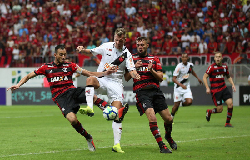 Em 2019, o Flamengo goleou o Vasco por 4 a 1 no estádio Mané Garrincha, em Brasília. No ano anterior, o clássico já havia sido disputado na capital federal e terminou empatado por 1 a 1.
