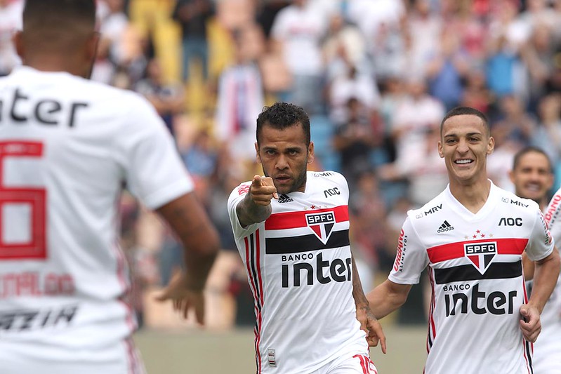 O SÃO PAULO encerra o TOP-5 dos mais bem valorizados no mercado da bola: o elenco é avaliado em R$ 350 milhões.