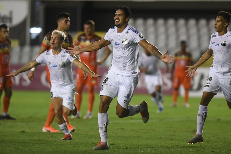 ESFRIOU - O zagueiro Lucas Veríssimo, do Santos, foi alvo de diversos clubes europeus nos últimos anos, chegando a ser oferecido recentemente à Atalanta (ITA). No entanto, o clube italiano não se interessou pelo atleta, conforme explicou o diretor do time italiano em entrevista exclusiva ao L!.