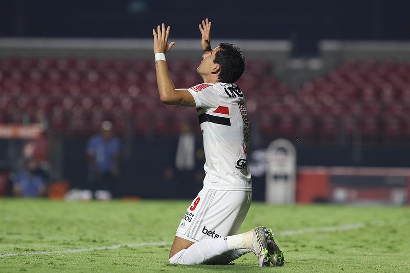 PABLO - SÃO PAULO 2 X 1 SANTOS - Ele também marcou o gol da virada, seu terceiro na temporada e no Estadual.