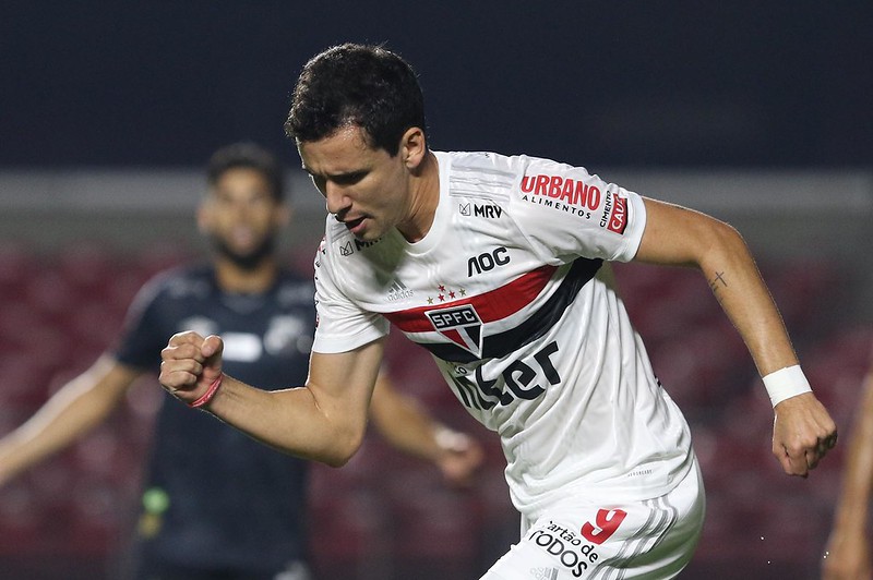 PABLO - SÃO PAULO 2 X 1 SANTOS - Atacante saiu do banco e marcou seu segundo gol na temporada para empatar o clássico, último jogo antes da parada. 