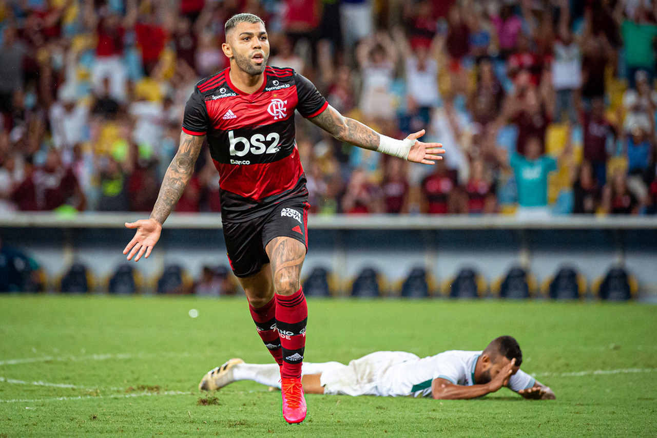 Barba, cabelo e bigode: a Cabofriense já levou três gols de Gabriel Barbosa na mesma partida.