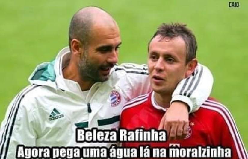 Gatorade, colete, banco... rivais provocaram lateral Rafinha, do Flamengo, afirmando que o jogador só ficava no banco do Bayern de Munique