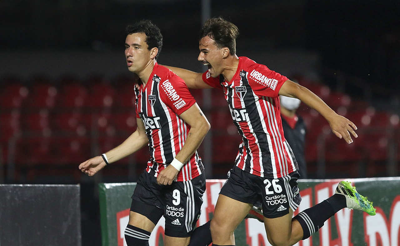 PABLO - SÃO PAULO 2 X 3 RED BULL BRAGANTINO - Quarto gol do camisa 9 na competição, de cabeça após cruzamento de Reinaldo, foi o primeiro do São Paulo na volta do Estadual.