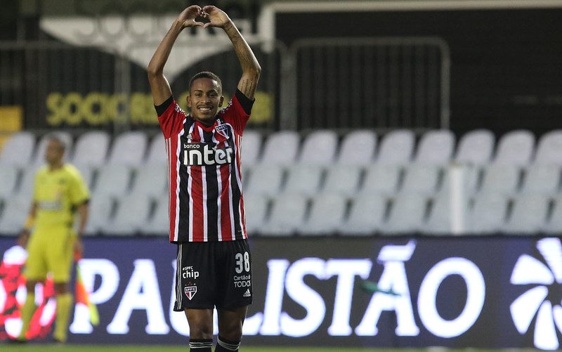 PAULINHO BOIA - GUARANI 1 X 3 SÃO PAULO - Jovem marcou o primeiro dele pelo Tricolor e fechou a participação do time na primeira fase.