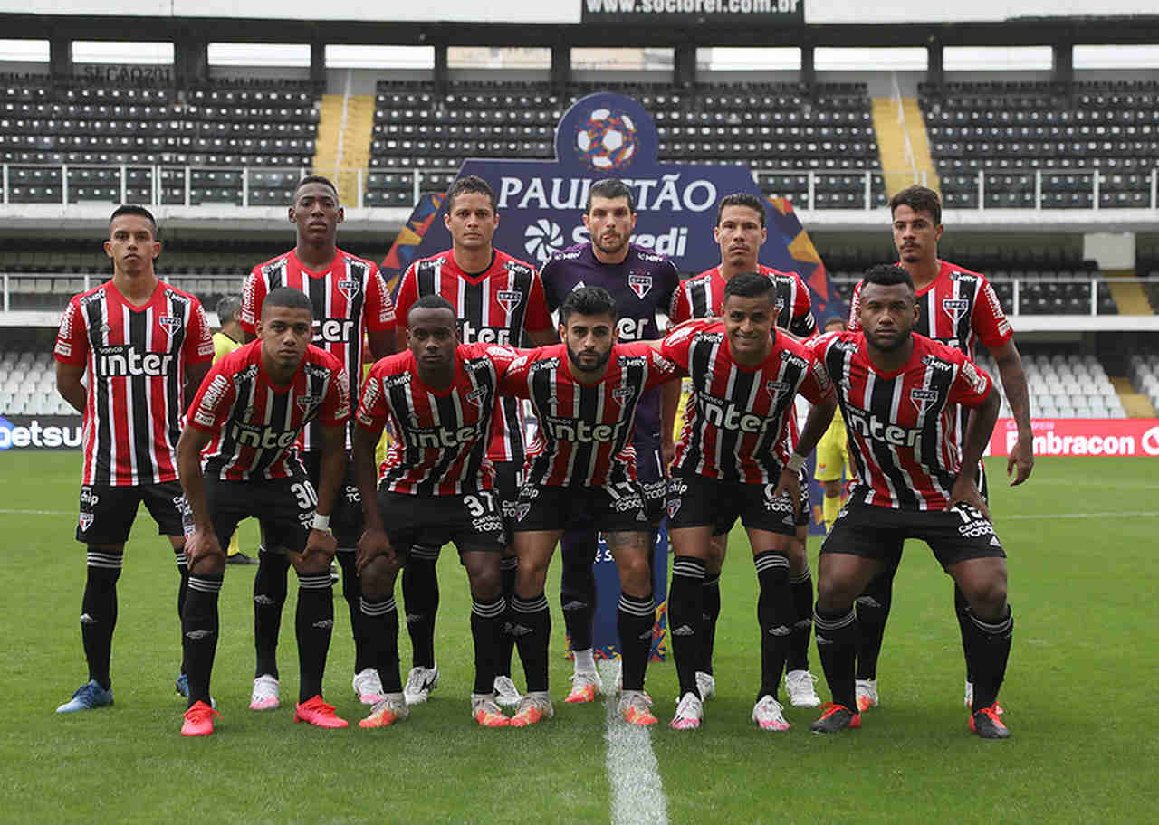 Mesmo com time reserva, o São Paulo venceu o Guarani por 3 a 1 na Vila Belmiro e assegurou a liderança de seu grupo. O jogo foi bom para que atletas como Everton, Helinho e Paulinho Boia, autores dos gols, mostrassem serviço. Volpi, o único titular escalado, também brilhou. Veja as notas.