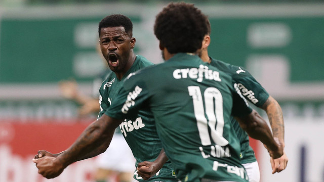 Depois do retorno do futebol, no dia 26 de julho, foi a vez do Água Santa testar o gramado sintético e sair com derrota do Allianz Parque por 2 a 1. Os gols foram marcados por Ramires e Luiz Adriano.