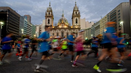 Programada para acontecer nos dias 13 e 14 de junho, a Maratona do Rio 2020 teve que ser remarcada para 11 e 12 de outubro. Mas a incerteza causada pela pandemia obrigou o cancelamento da prova, que ganhará uma edição virtual este ano. A Meia Maratona Internacional do Rio também não acontecerá em 2020.