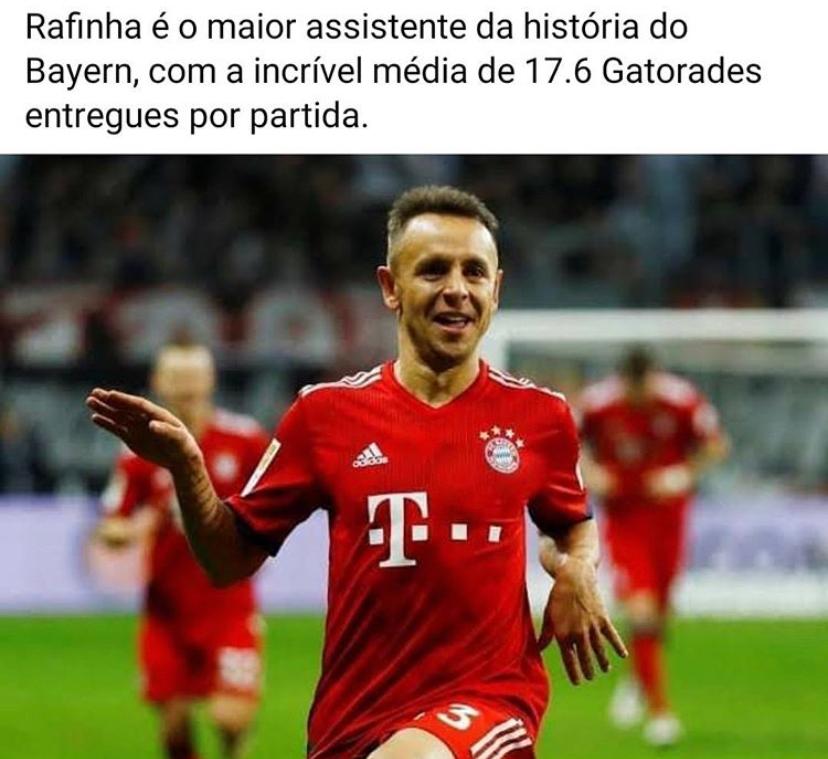 Gatorade, colete, banco... rivais provocaram lateral Rafinha, do Flamengo, afirmando que o jogador só ficava no banco do Bayern de Munique