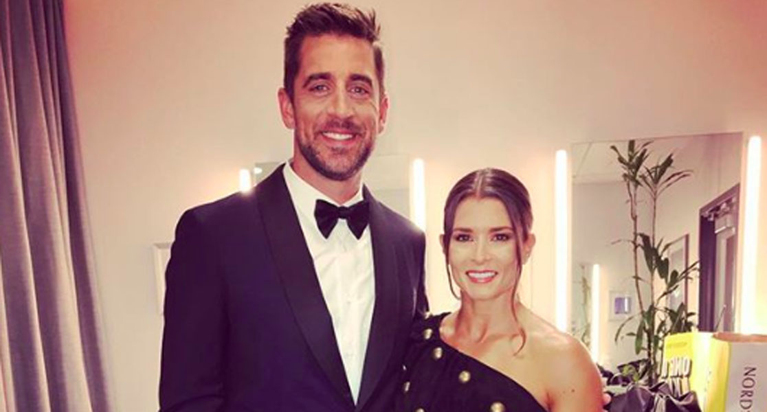 Danica Patrick, primeira pilota a vencer na Indy, iniciou relacionamento em 2018 com Aaron Rodgers, quarterback do Green Bay Packers e um dos nomes mais famosos da NFL