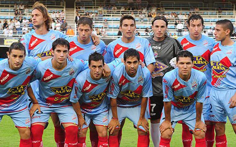 Arsenal de Sarandi -  Fundada em 1957, a equipe levantou a taça do Campeonato Argentino na temporada 2011–12. Já o Gimnasia y Esgrima La Plata, time que atualmente tem Diego Armando Maradona como treinador, conquistou a maior competição do país em 1929.
