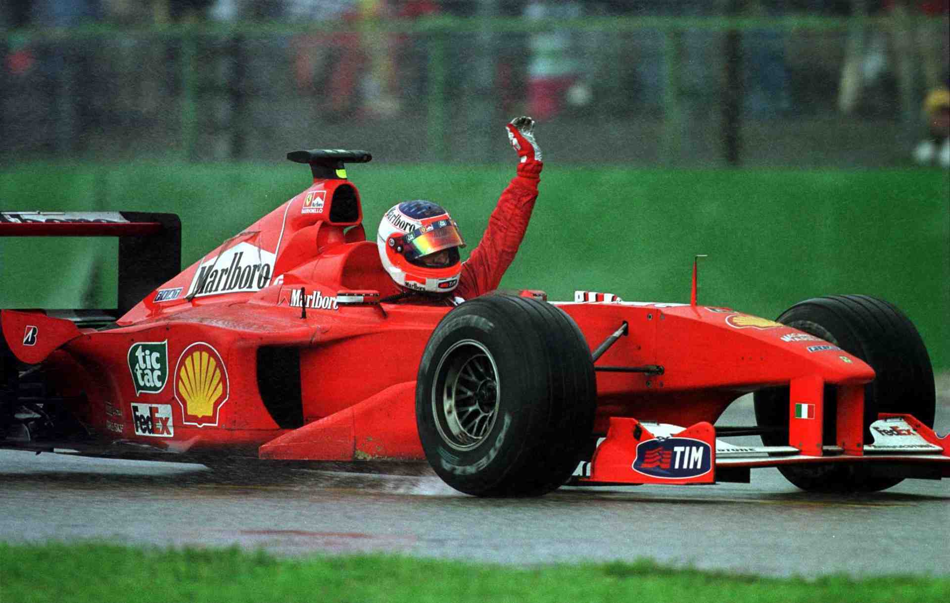 O piloto da Ferrari cruzou a linha de chegada com 7s452 de vantagem para Coulthard, o segundo